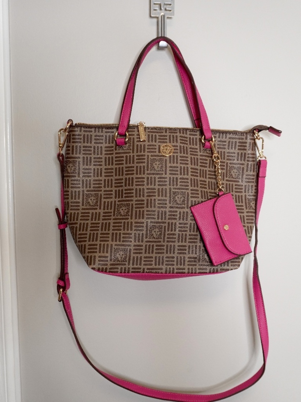 Like NEW Anne Klein logo tote bag with matching wristlet